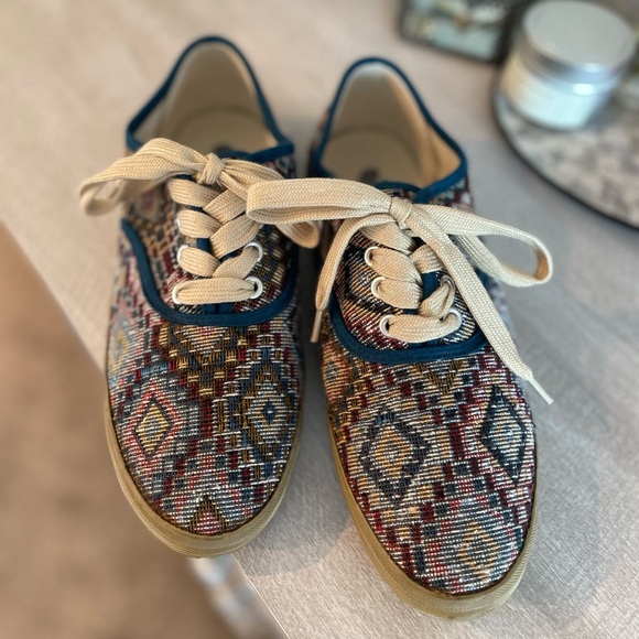 Urban Outfitters Boho, Tribal Style Shoes with Beige Sole -  Size 8 - Picture 2 of 12